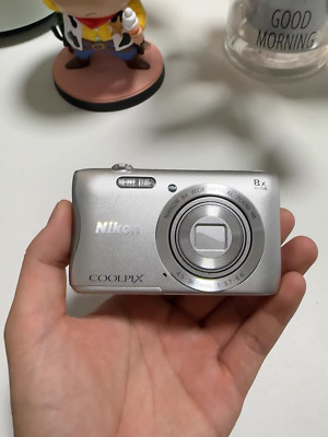 Nikon COOLPIX S3700 20.0MP 8x Optical Zoom Compact Digital Camera