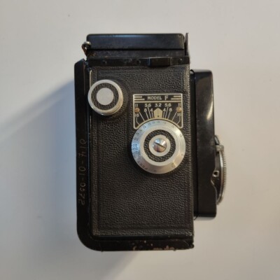 VINTAGE CIRO-FLEX CAMERA, RAPAX SHUTTER, LEATHER CASE, NO TESTED