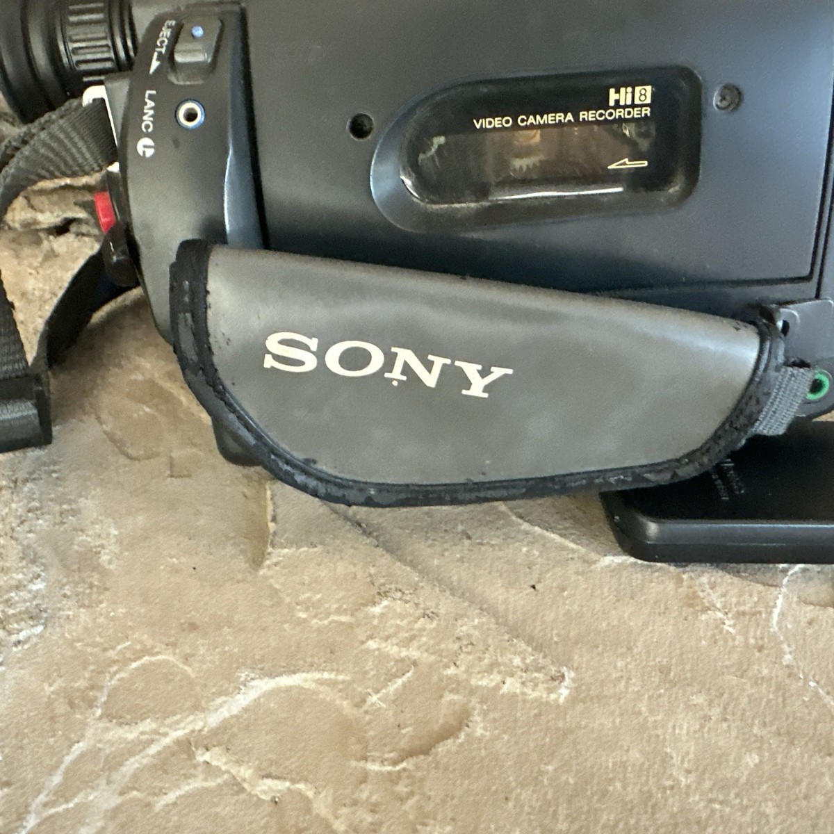 Sony Handycam CCD-TRV85 Hi8 XR Camcorder 72x Zoom NightShot