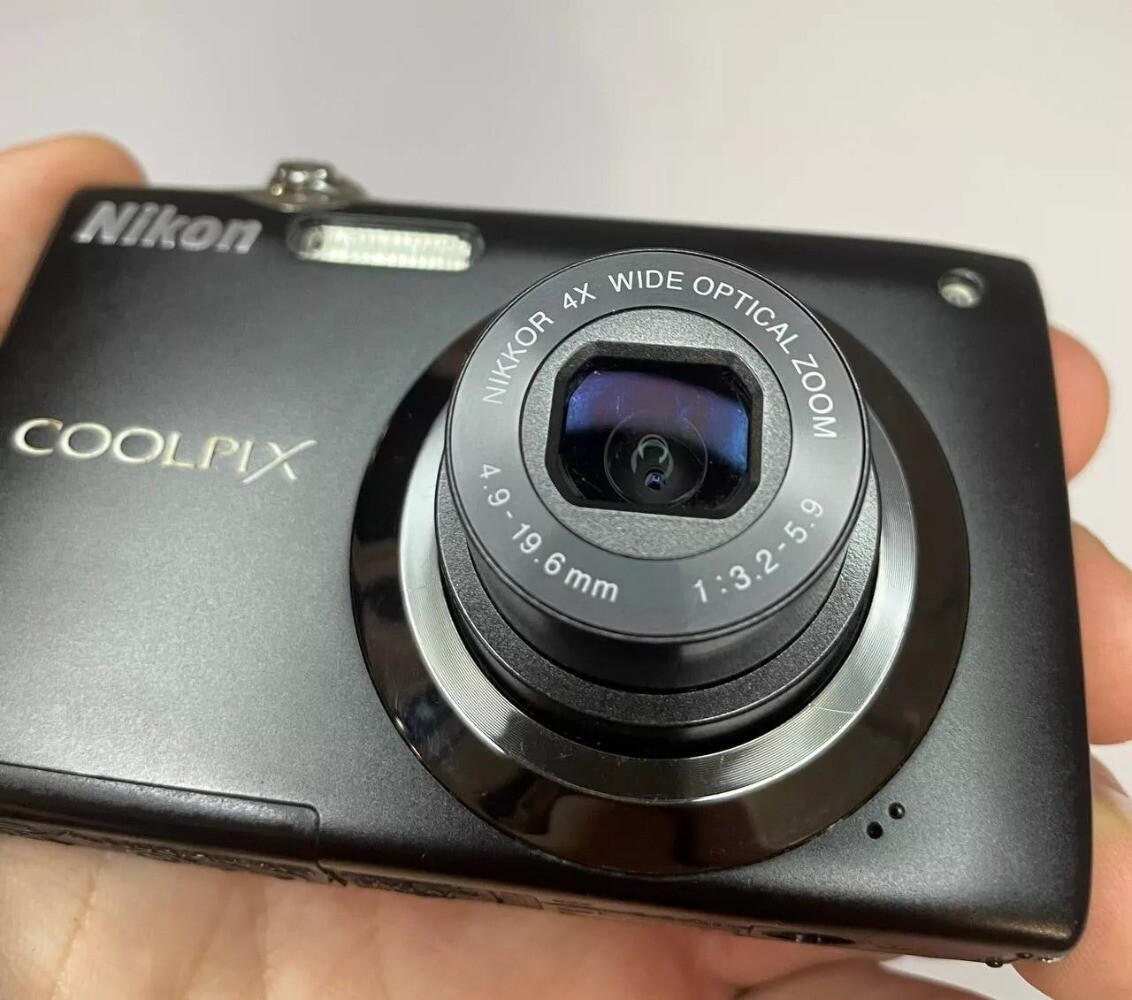 Nikon COOLPIX S3000 Digital Camera 12.0MP 4x Optical Zoom with