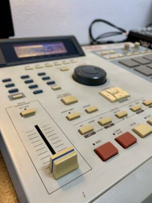 AKAI MPC2000XL Vintage Sampler MPC Music Limited Machine Floppy