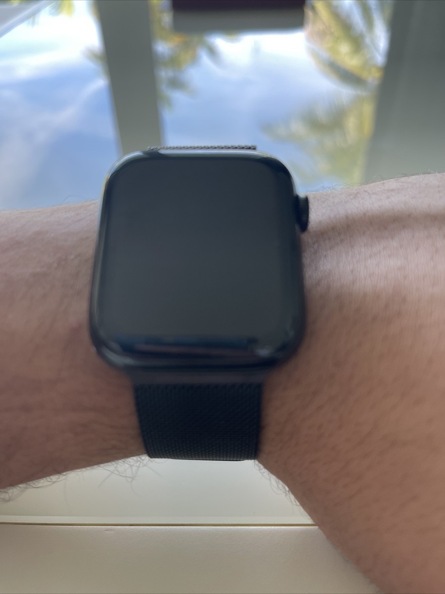 Apple Watch Series 4 44 mm Space Black Stainless Steel Case with