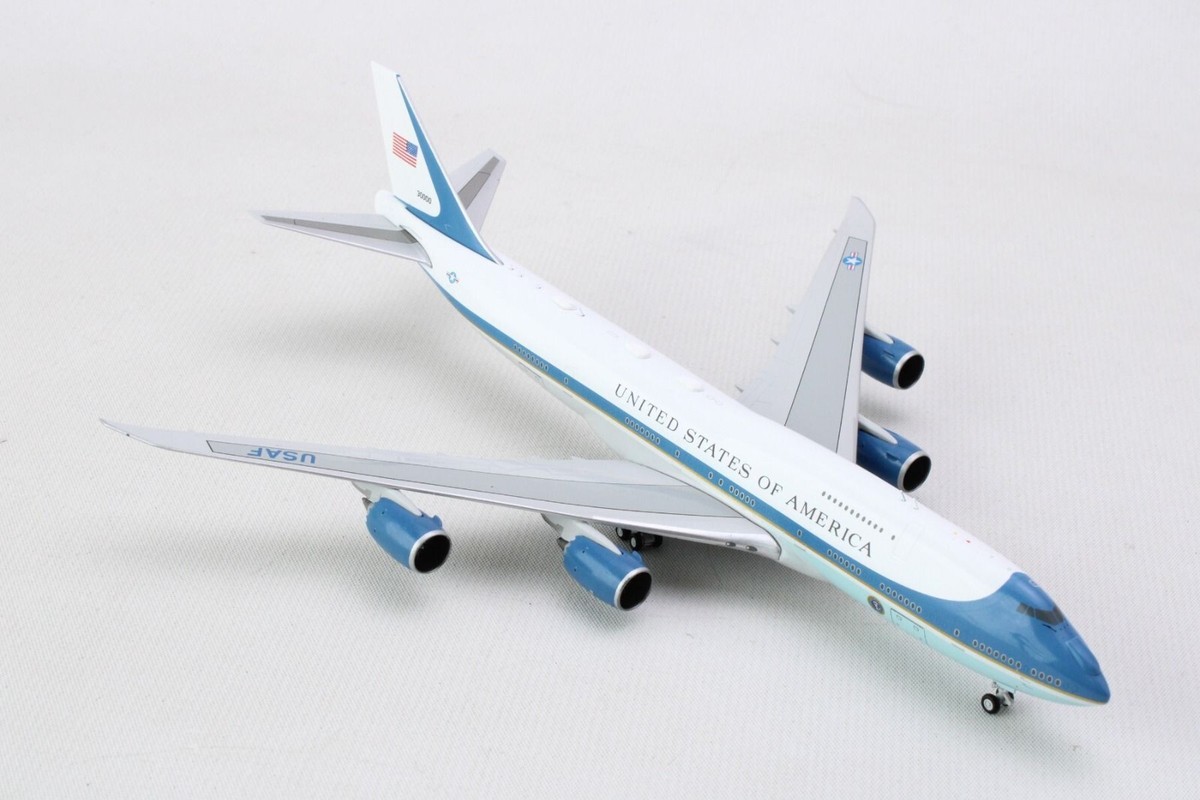 GEMINI JETS (GJAFO2220) AIR FORCE ONE VC25B (747-8I) 1:400 SCALE