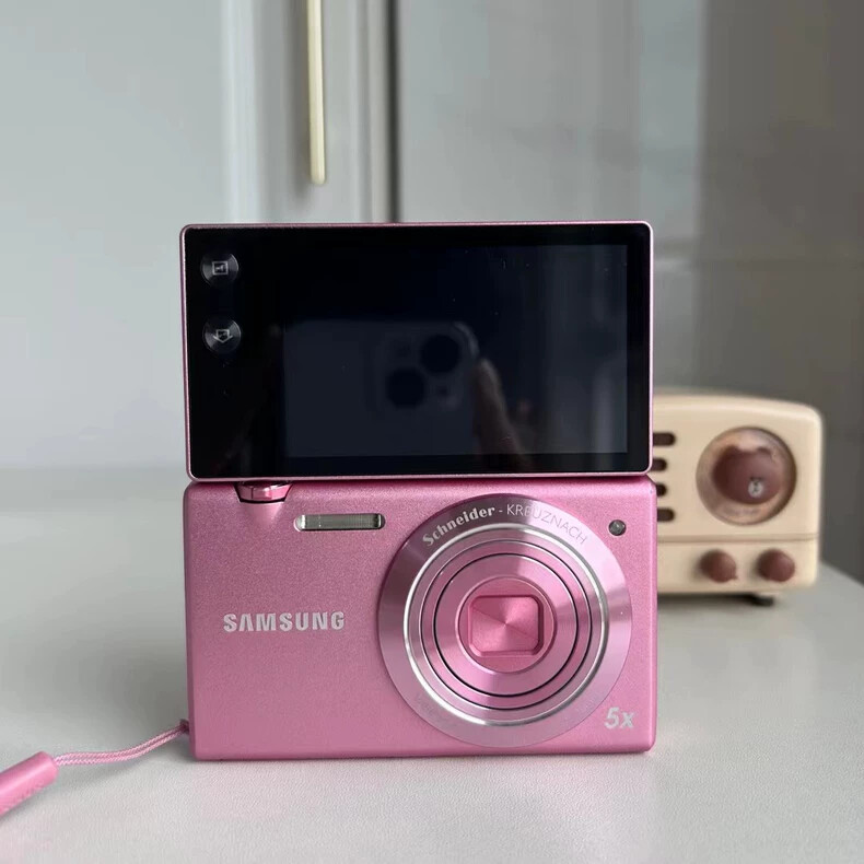 Samsung MV800 Flip-out Touch Screen Vlog Compact Digital Camera