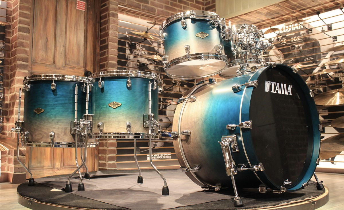 Tama Starclassic Walnut/Birch 5pcs Satin Sapphire Fade Drum set