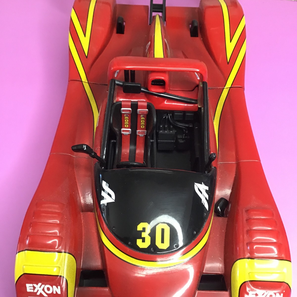 Hot Wheels 1:18 Scale Ferrari F 333 SP Die Cast Car #30 Race Car