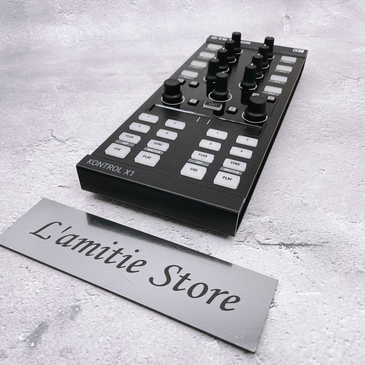 TRAKTOR KONTROL X1 MK2 DJコントローラー ケース付き 【公式通販】