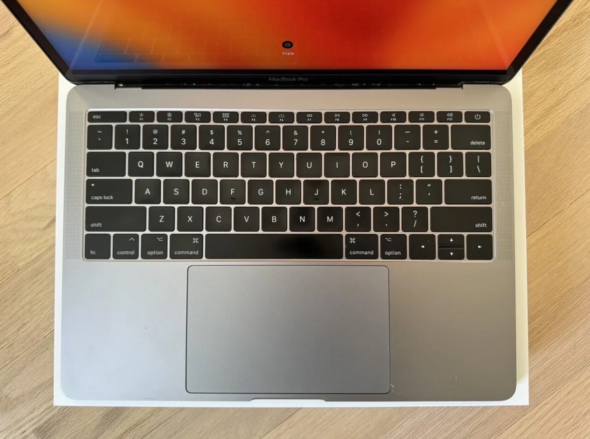 MacBook Pro Retina 節約 2016 8GB / 256GB ランクA MacBook Pro 13