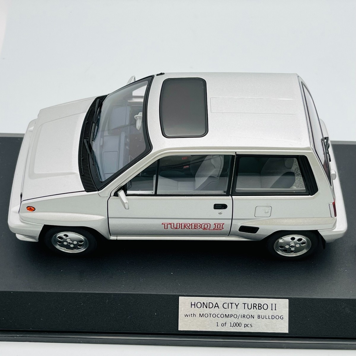 AUTOart 1/18 HONDA CITY Turbo Ⅱ with Motocompo/Iron Bulldog