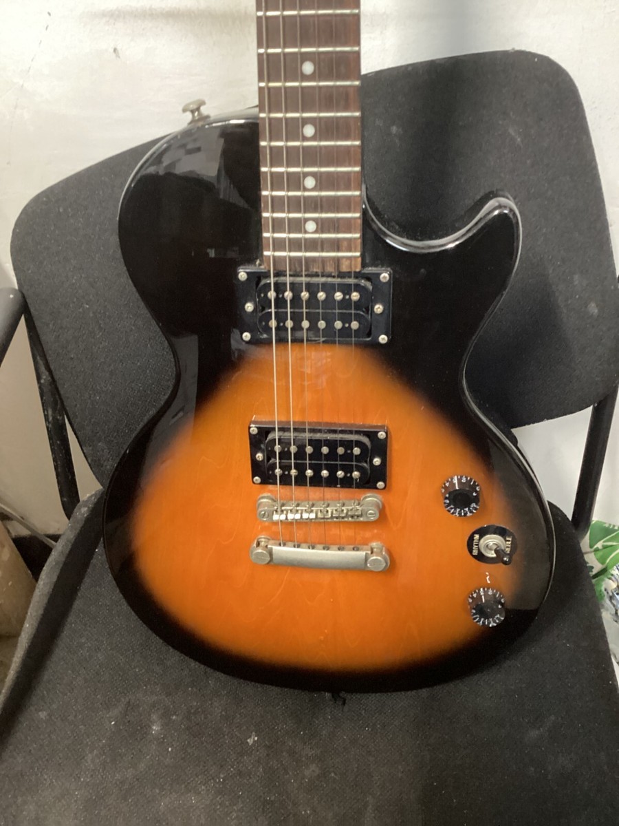 VTG Epiphone Les Paul Special II 6-String Electric Guitar Right