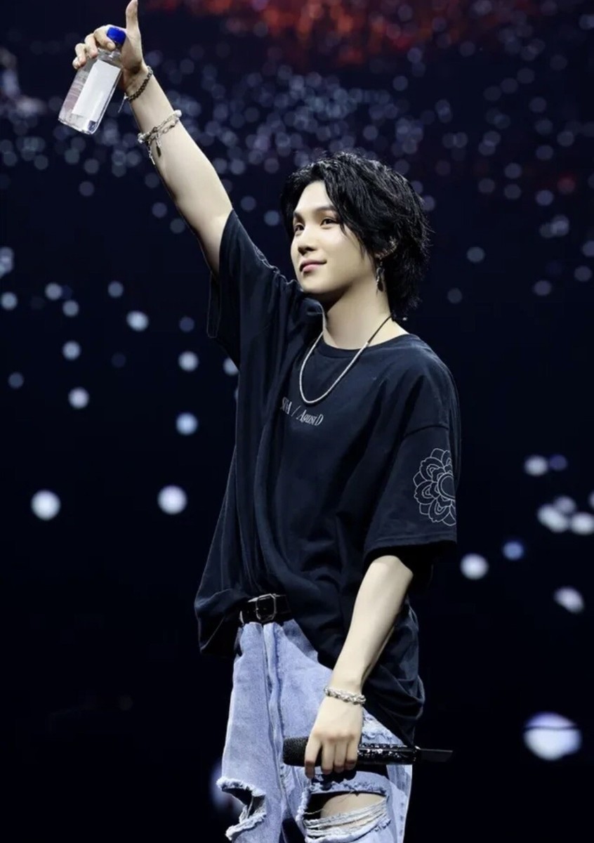 アイドル SUGA Agust D TOUR D-DAY OversizedShirt L BTS SUGA AGUST D