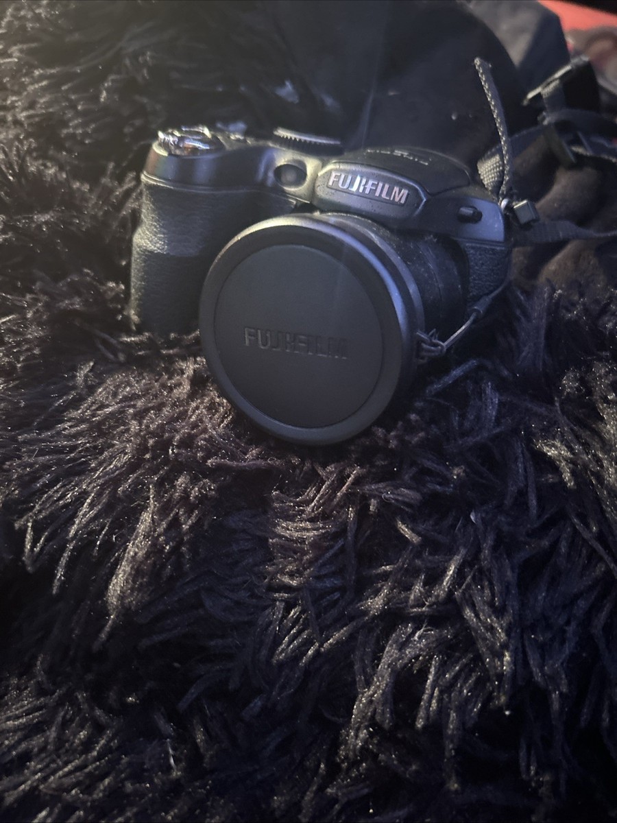 Fujifilm FinePix S Series S8600 16.0MP Digital Camera - Black 8 Gb
