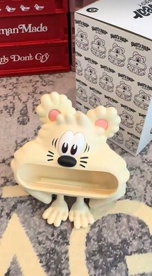 Verdy x BEATS PILL (IN-HAND-SHIPS TODAY!) Vear Statue Brand New