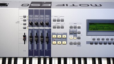Yamaha Motif ES 8 88 Music Production Synthesiser Workstation