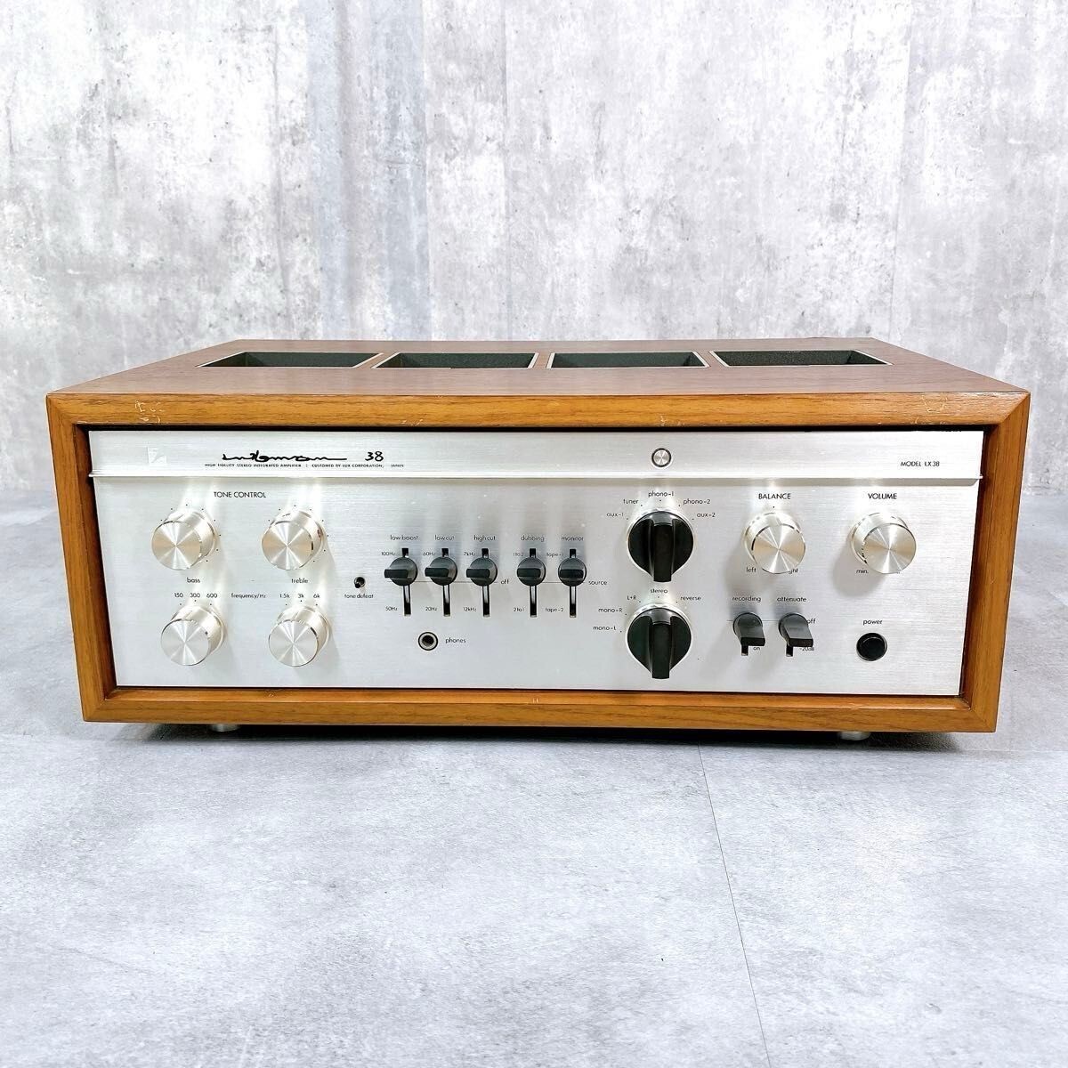 LUXMAN LX-38 Integrated Tube Amplifier with Wooden Cabinet Rare