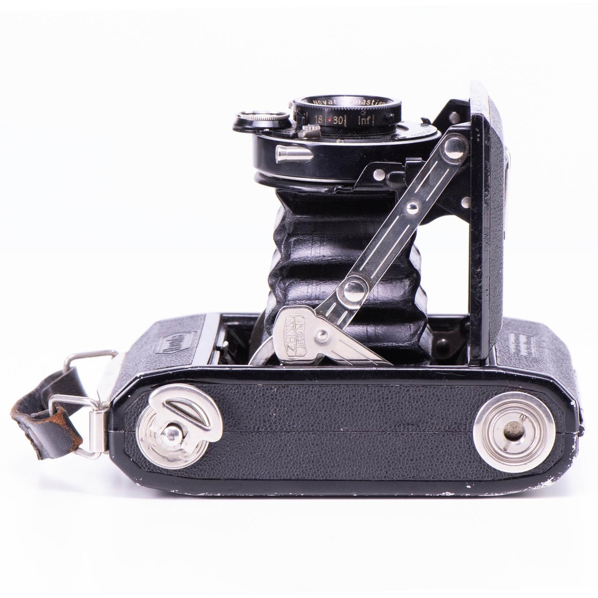 Zeiss Ikon Ikonta 520 Camera | 75mm f4.5 lens | Black | Germany