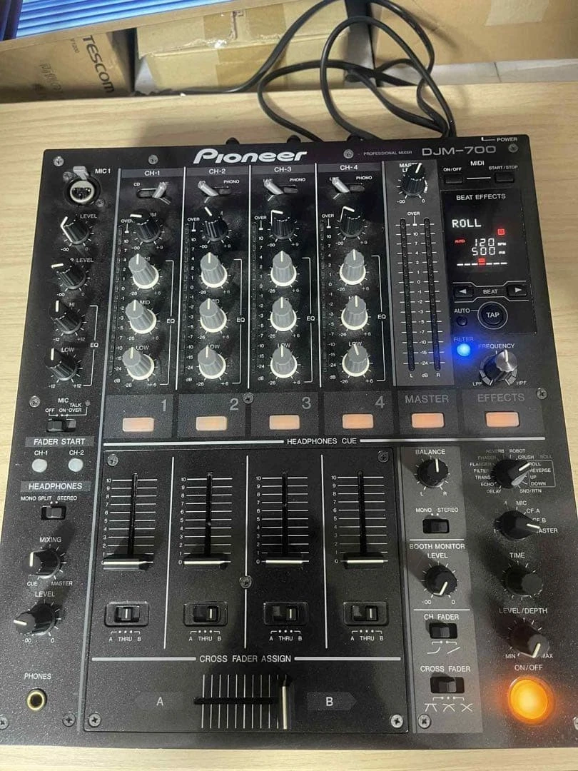 DJ機材 DJM-700-S DJM-700-S (archived) 4-channel mid-range digital