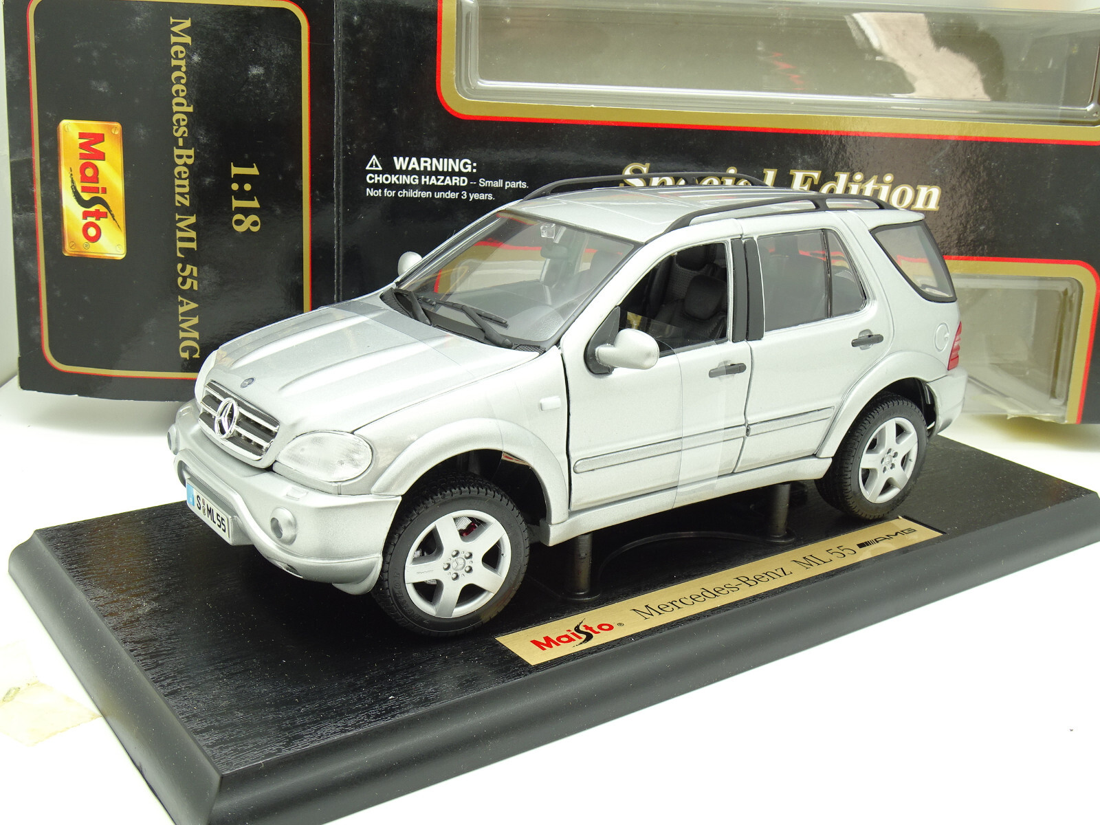 ミニカー Maisto Mercedes-Benz ML 55 1/18 Maisto 1/18 - Mercedes ML