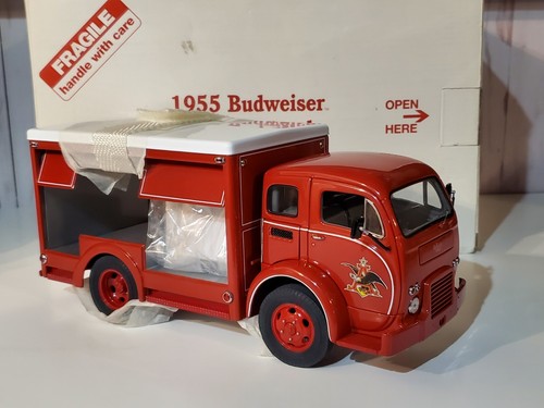 1955 Budweiser Beer White Delivery Truck 1:24 Scale Diecast Model