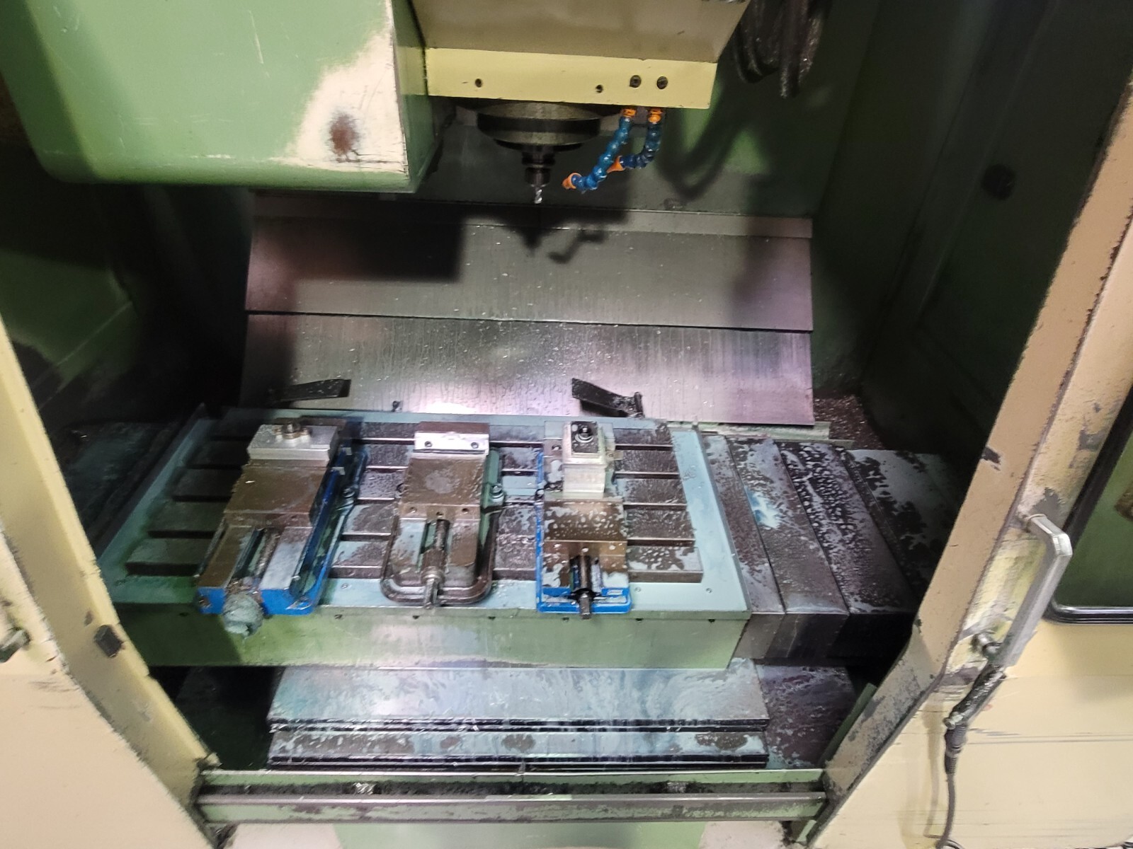 1990 MORI SEIKI MV-40B Vertical Machining Center with YASNAC MX-3