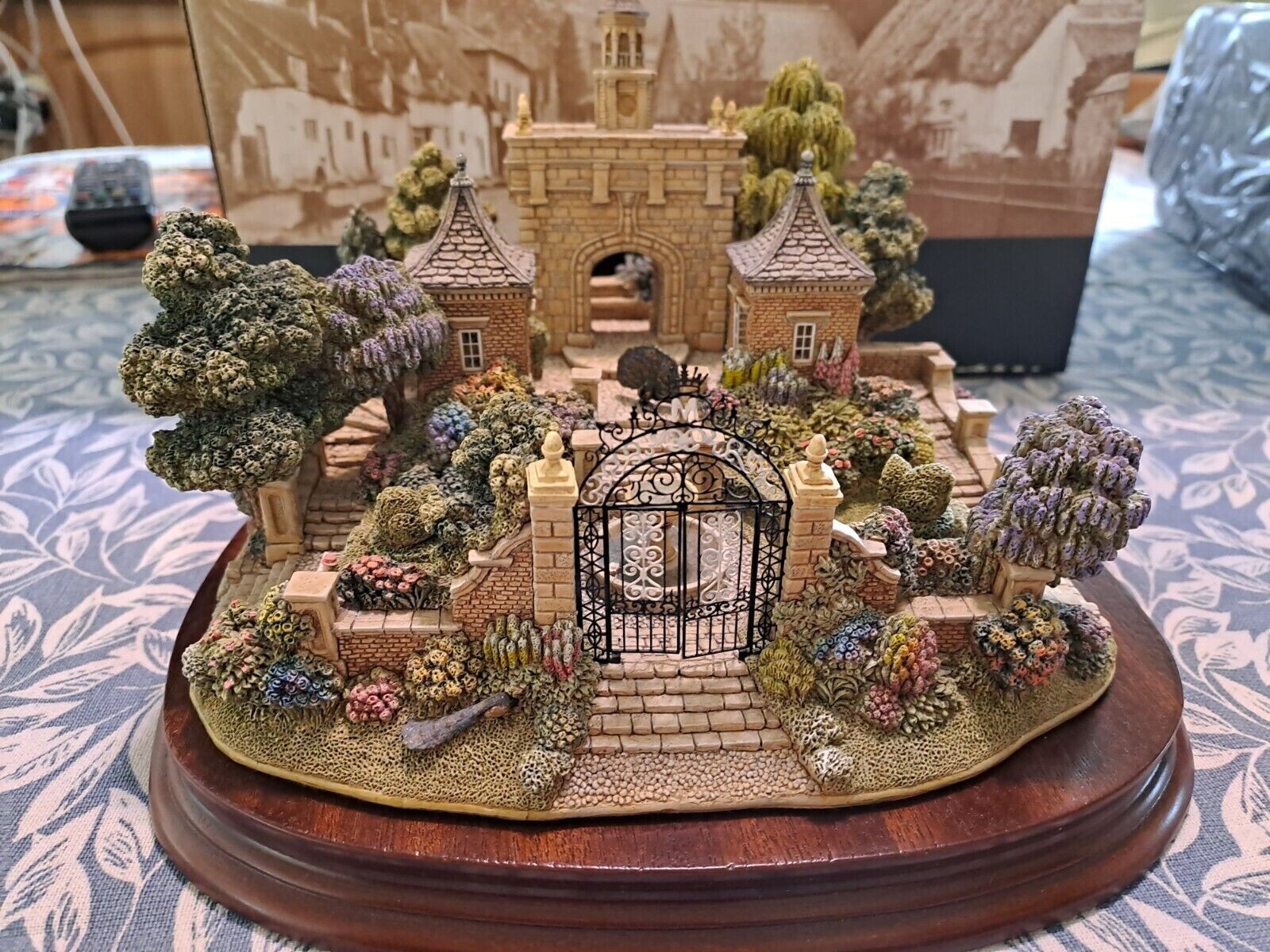 The Millennium Gate - Large Lilliput Lane Extremely Rare & Hard To