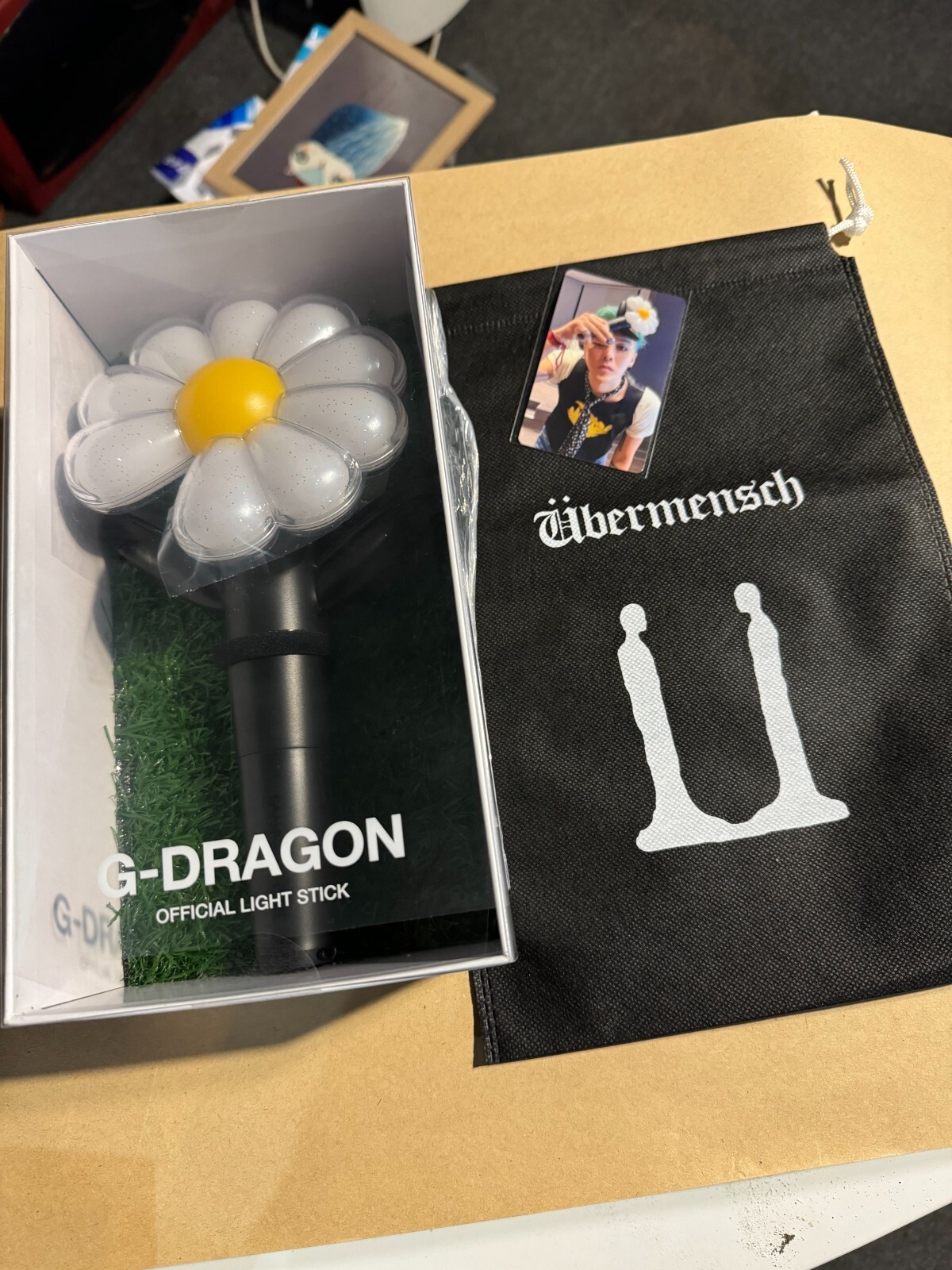 G-DRAGON Ubermensch Official Light Stick + Photocard, (100