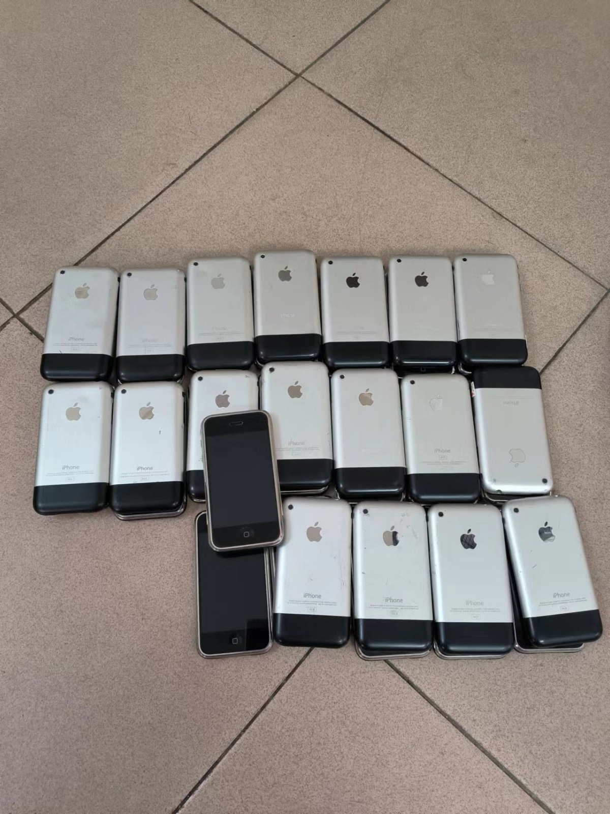 Apple iPhone 1st gen (iPhone 2G) 8GB 2MP 3.5