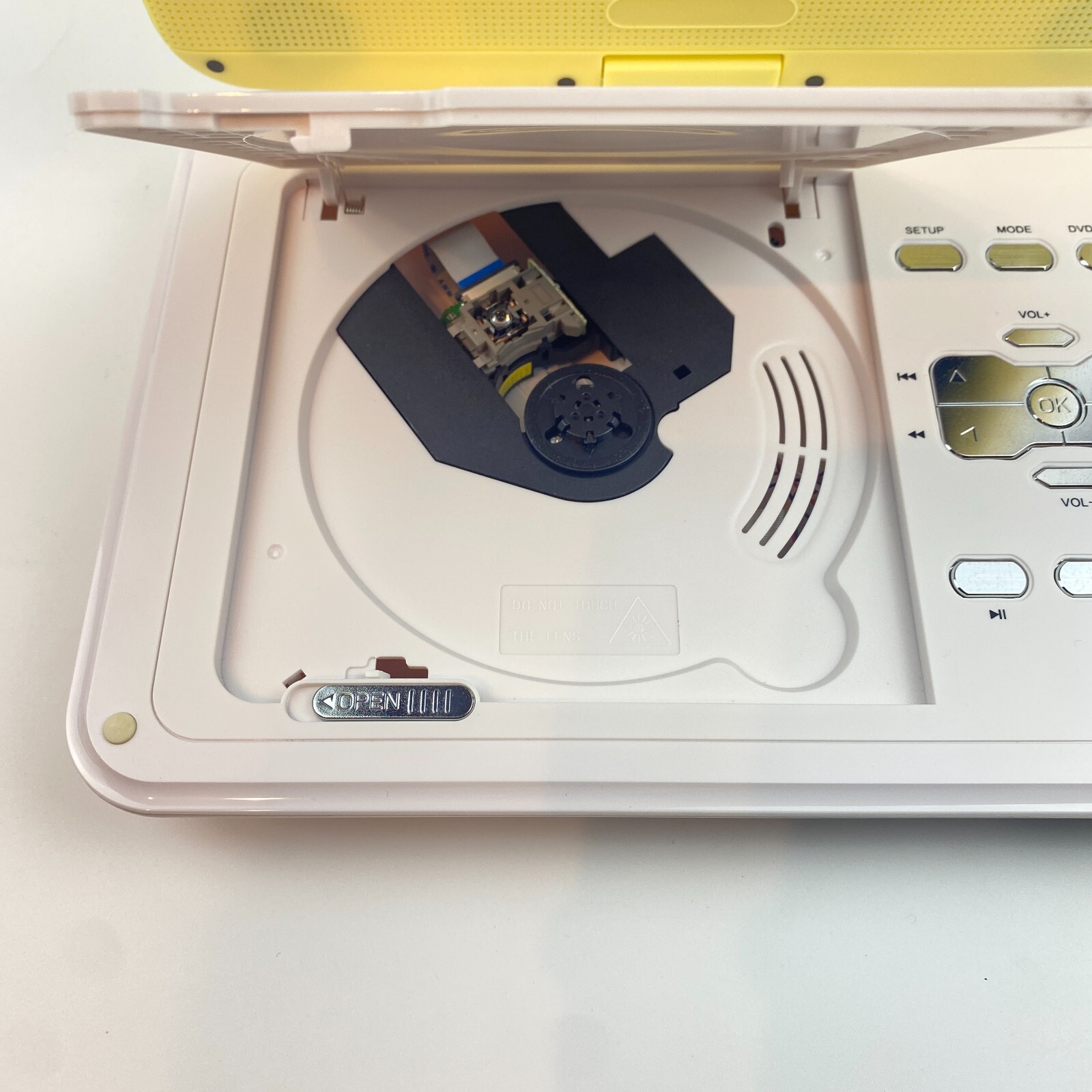 Avox ハローキティ ポータブルDVDプレーヤー 9インチ Amazon | セン