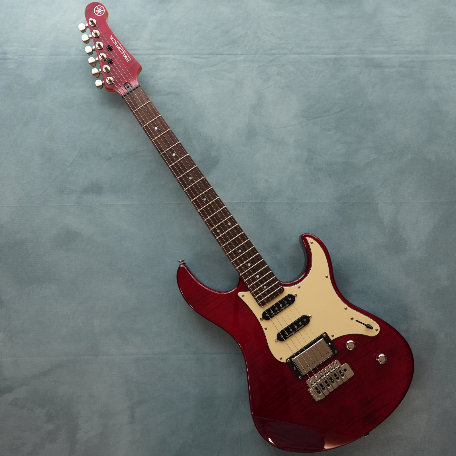 ギター Yamaha Pacifica 812WX ギター Yamaha Pacifica 812WX Yamaha