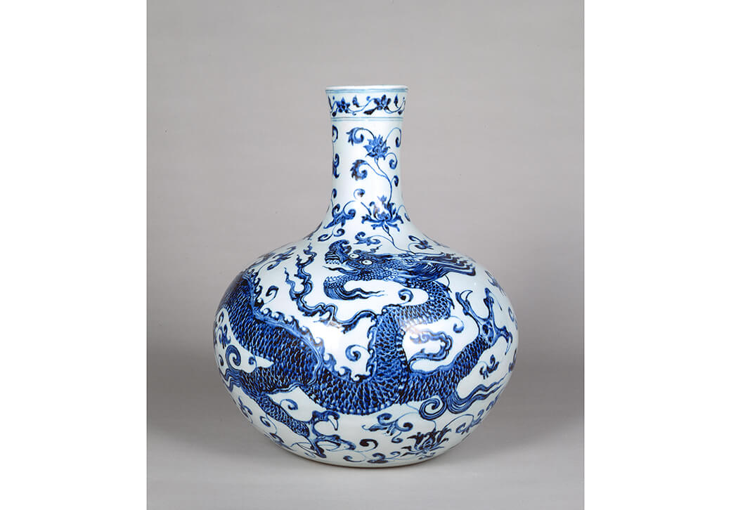 清乾隆青花穿雲花竜紋天球瓶 景徳鎮 陶磁器 装飾品 現代工芸品 美術品