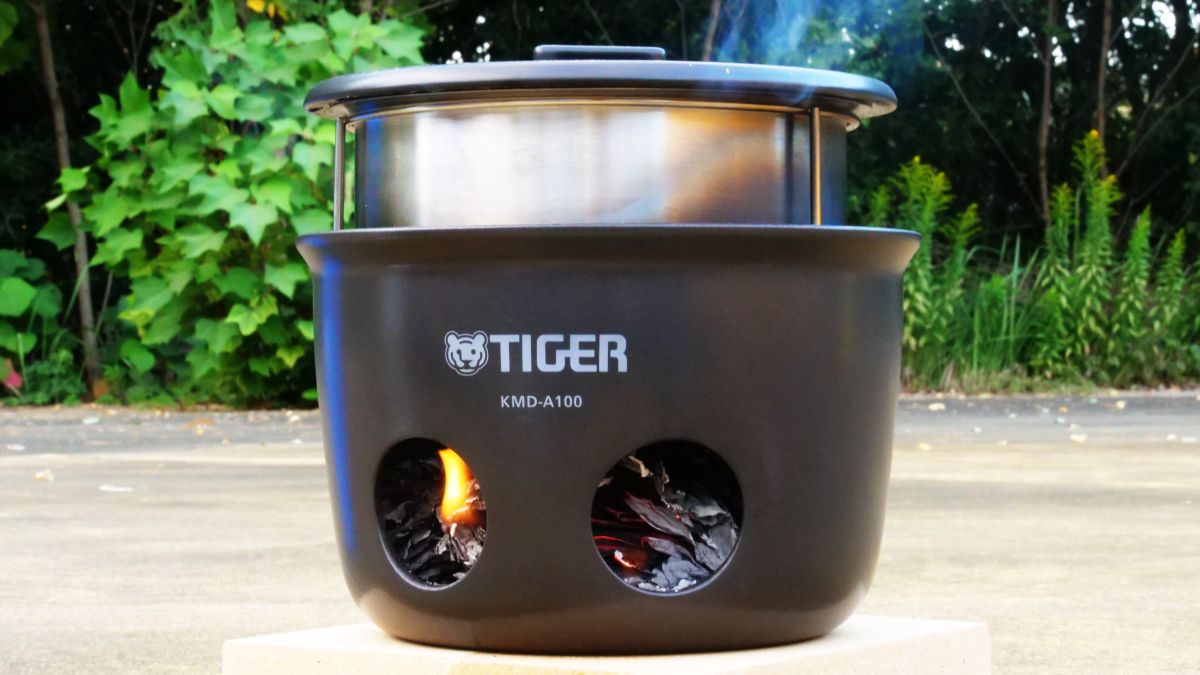 新聞紙を燃やして炊飯できる「魔法のかまどごはん」を使ってみたよ