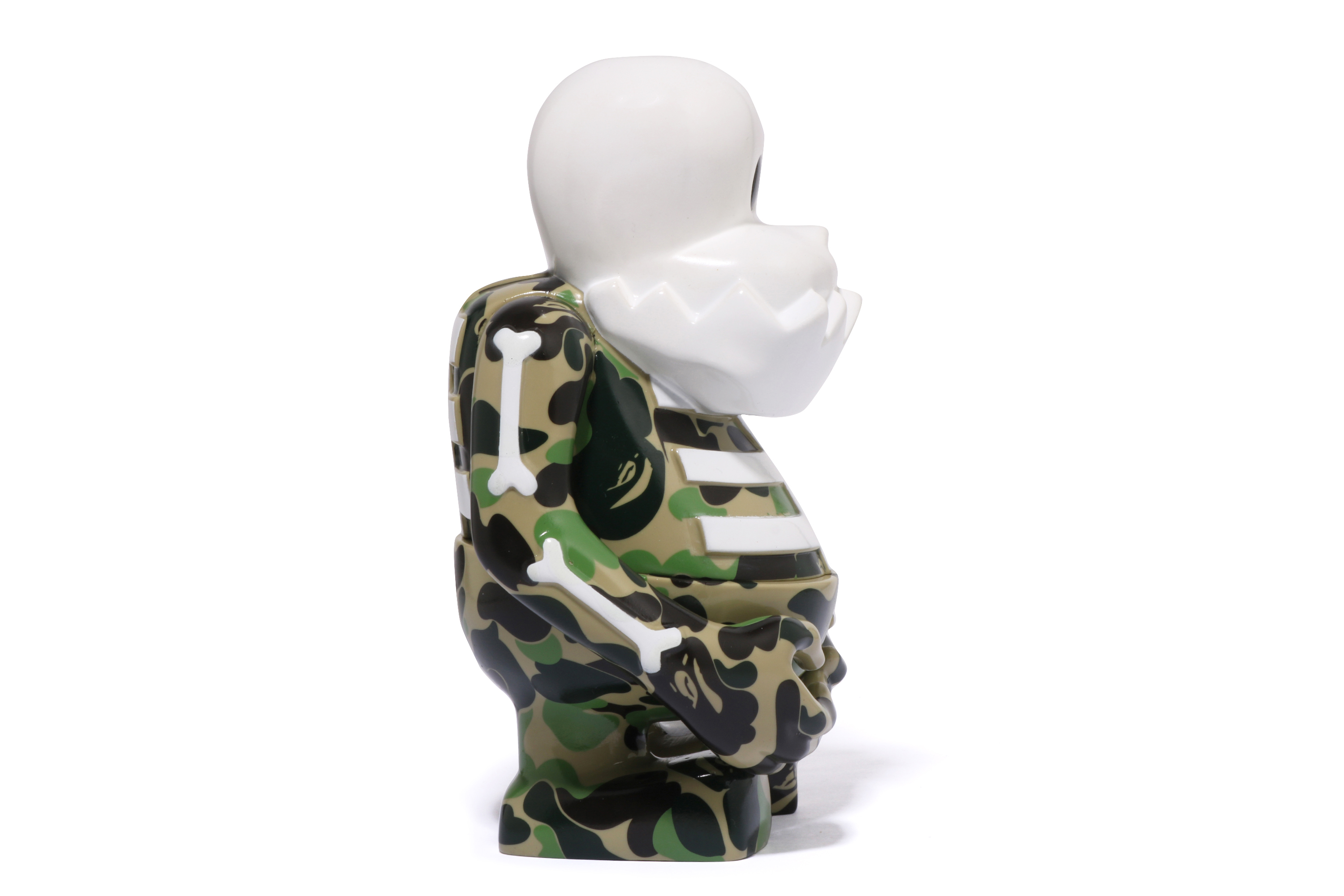 BAPE®︎とBOUNTY HUNTER SKULL KUN FIGURE 名作“スカルくん”がABC CAMO