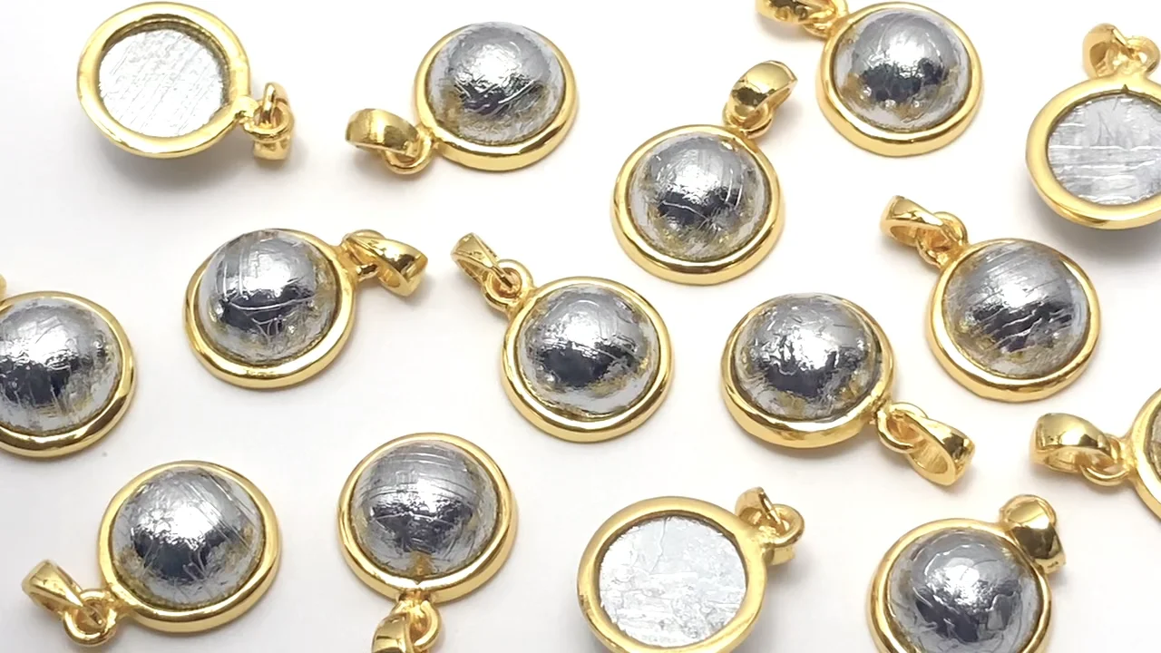 アルタイ隕石 勾玉 隕石 ペンダントトップ メテオライト鉄隕石 重さ