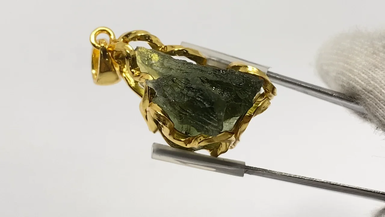 まーぶる 超稀少！超激レアな天然イエローグリーン系のペンダント
