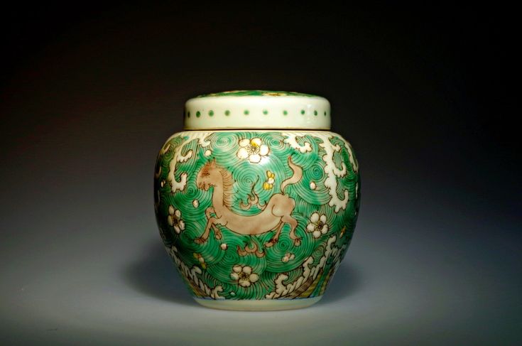 大清康熙年製 辰砂鳳凰紋瓶 大清康熙年製 辰砂鳳凰