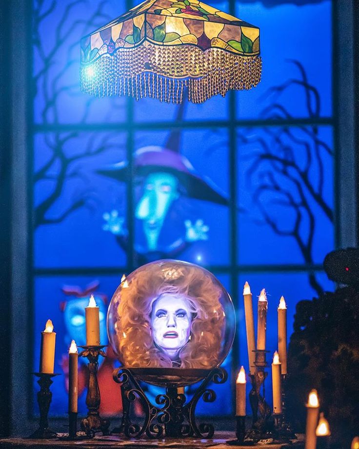 The Haunted Mansion👻 . ホーンテッドマンションの例の場所 . マダム