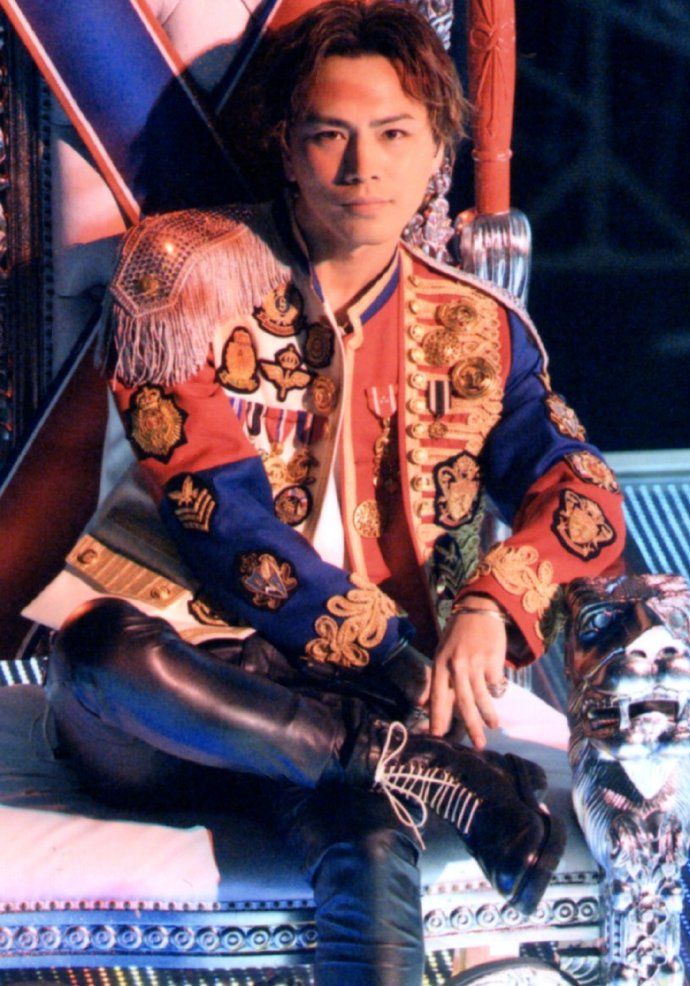 登坂広臣 クッション RAISE THE FLAG 赤衣装 登坂広臣 クッション