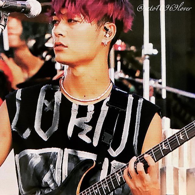 4人のサイン入り]ONE OK ROCK 2020 ワールドツアーライブT 4人の【