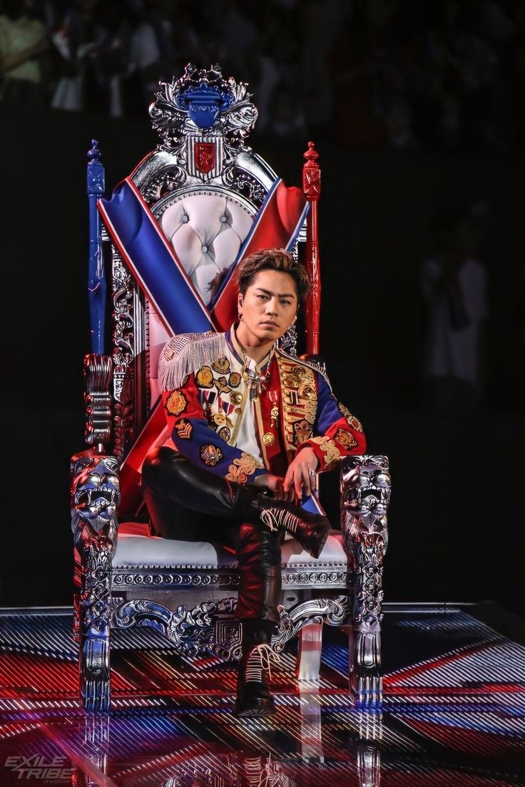 登坂広臣 クッション RAISE THE FLAG 赤衣装 登坂広臣 クッション