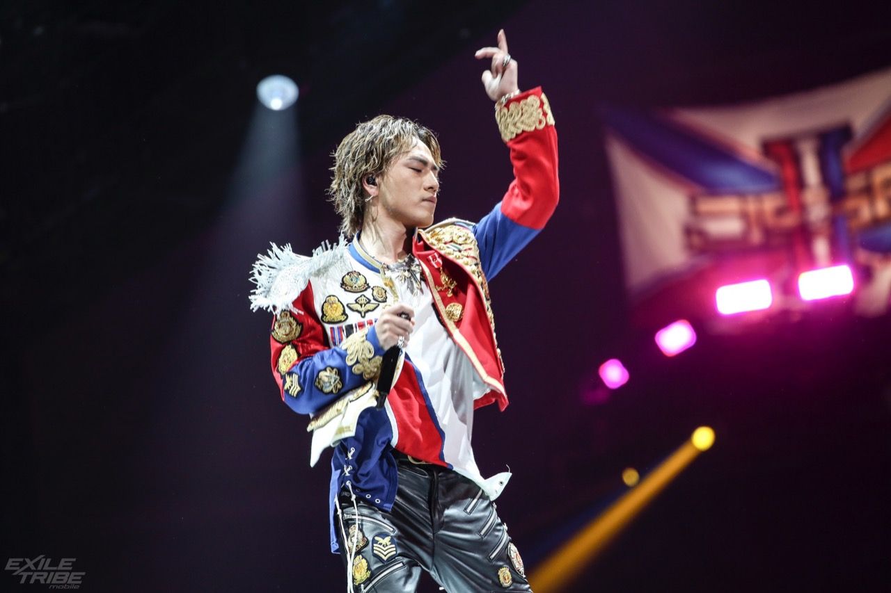 登坂広臣 クッション RAISE THE FLAG 赤衣装 登坂広臣 クッション