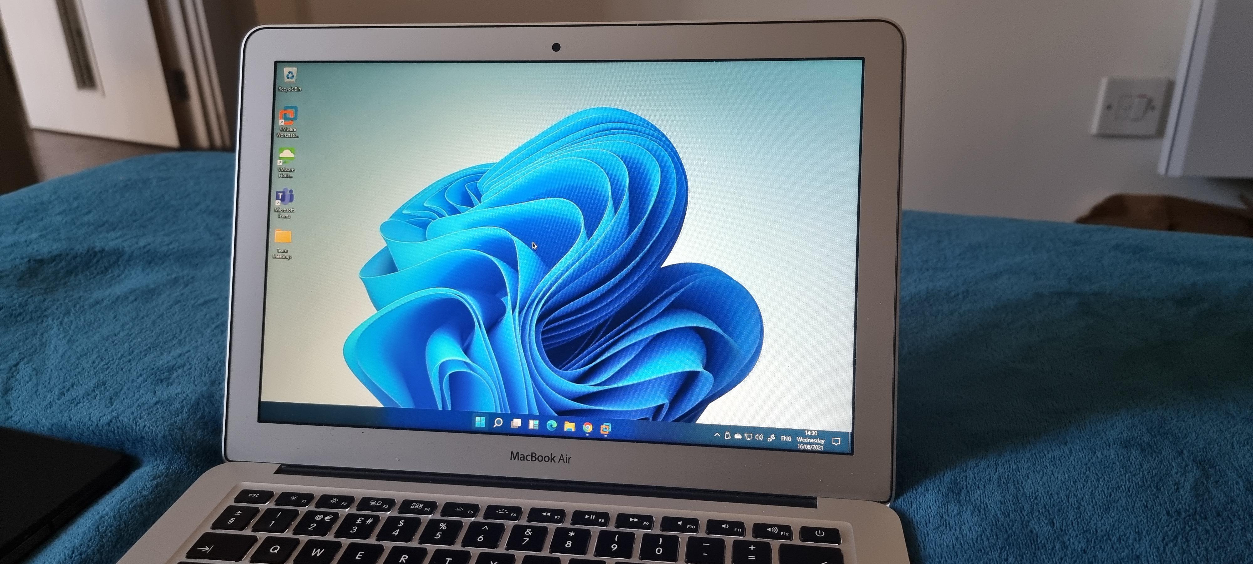Windows 11 running on early 2015 macbook air : r/Windows11