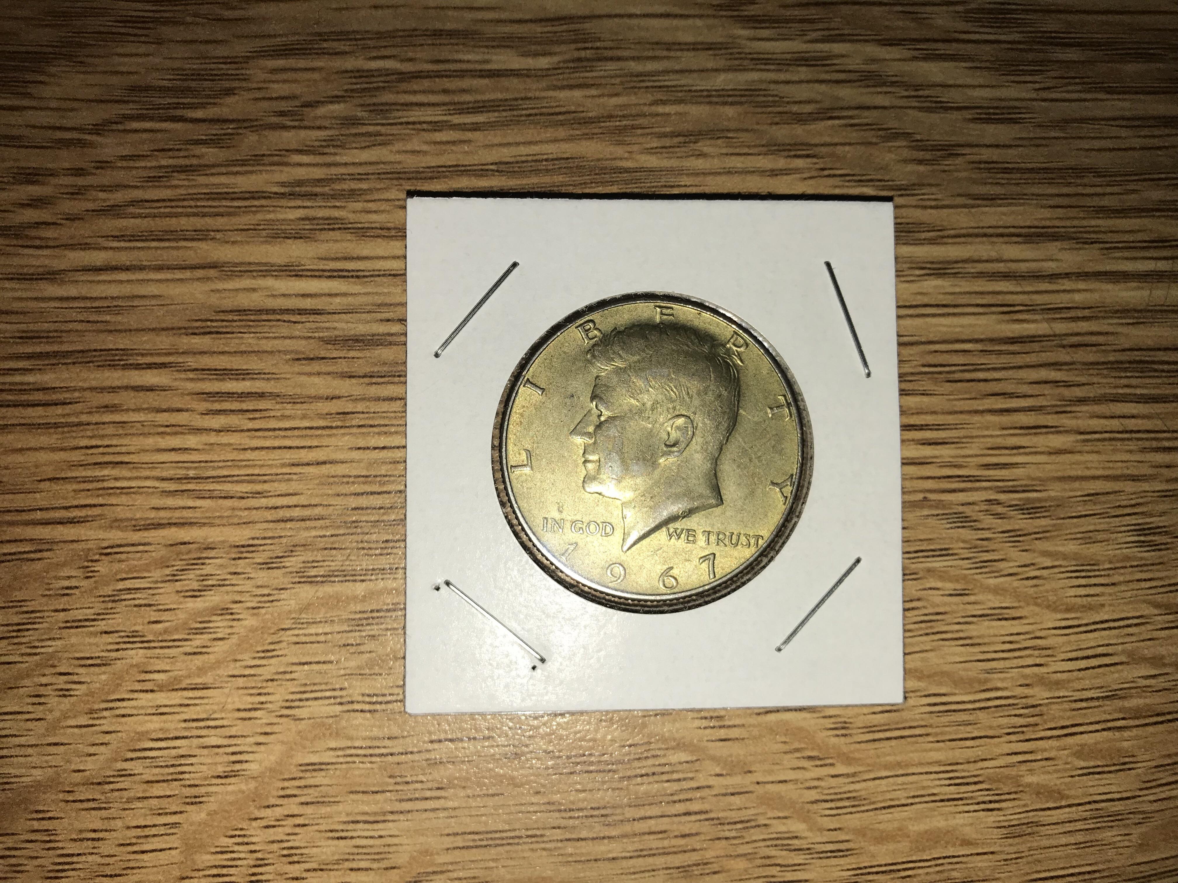 1967年のケネディハーフダラー。他のコインと比べると、これ、ちょっと