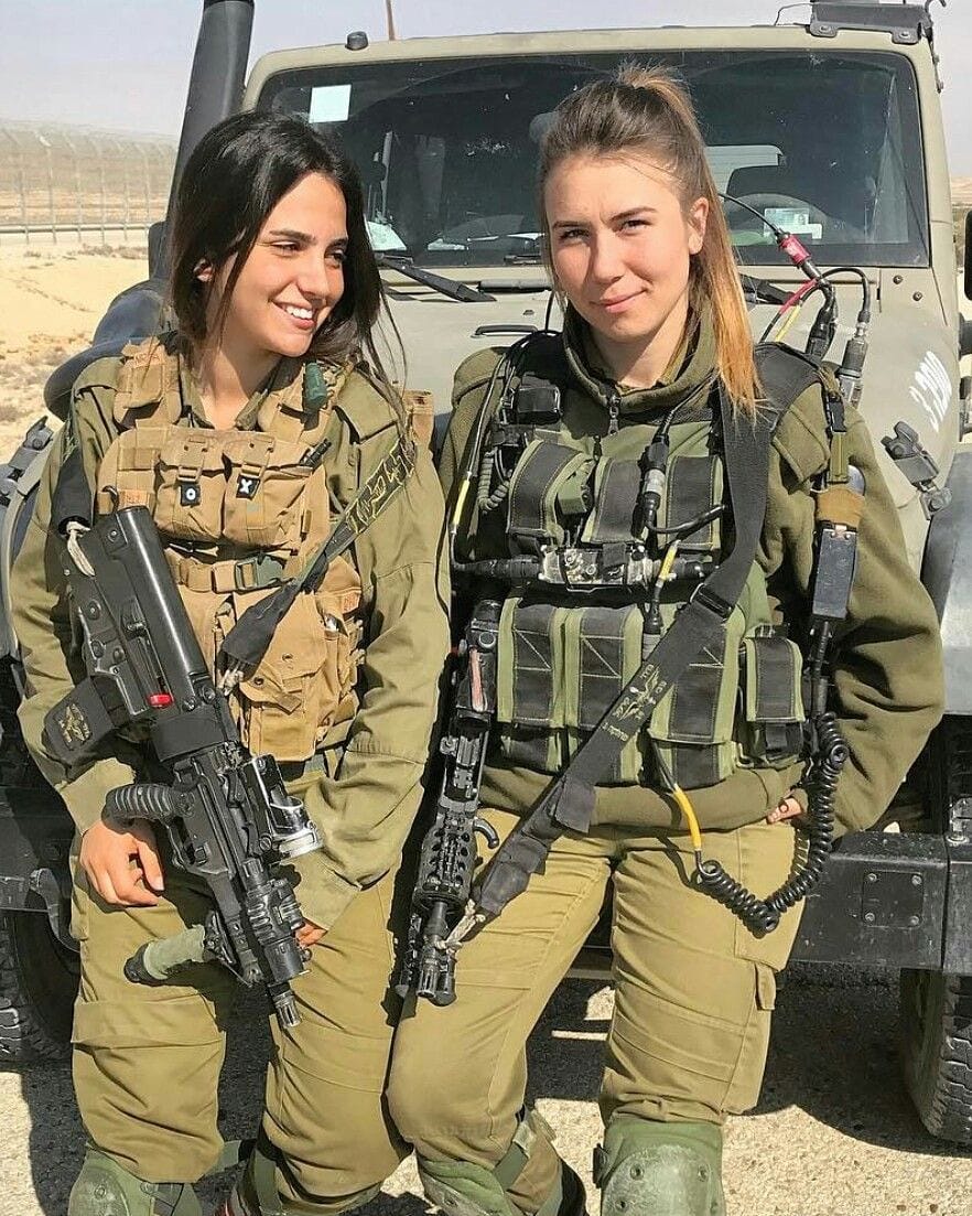 イスラエル南部、カラカル大隊のIDF兵士2名。[882x1103] : r/MilitaryPorn