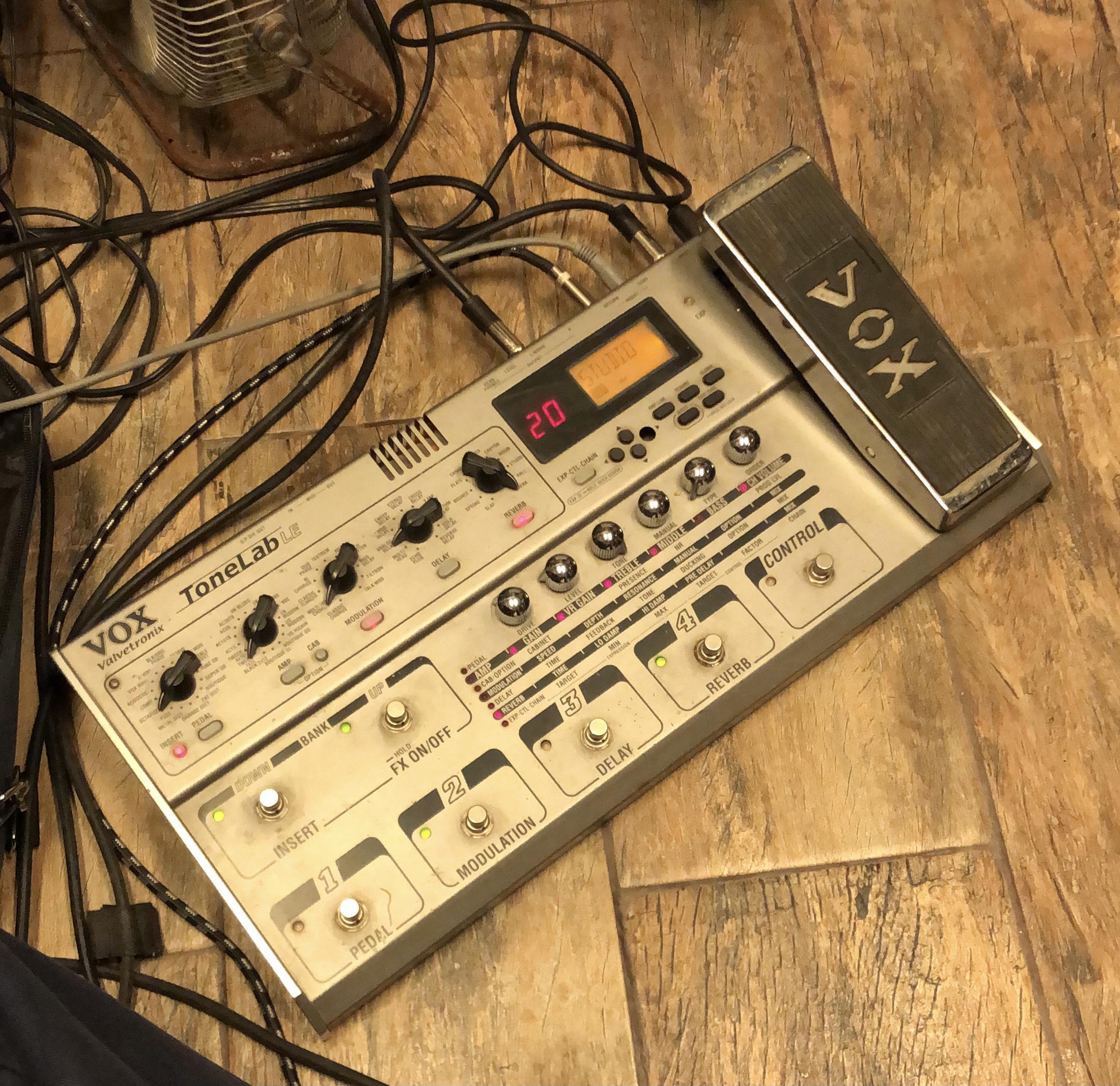 みんな、マルチエフェクター好き？これは俺のVox Tonelab LEなんだ。13