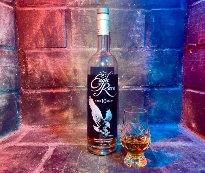 イーグルレア10年：バーボニストのバーボン？ [レビュー] : r/bourbon