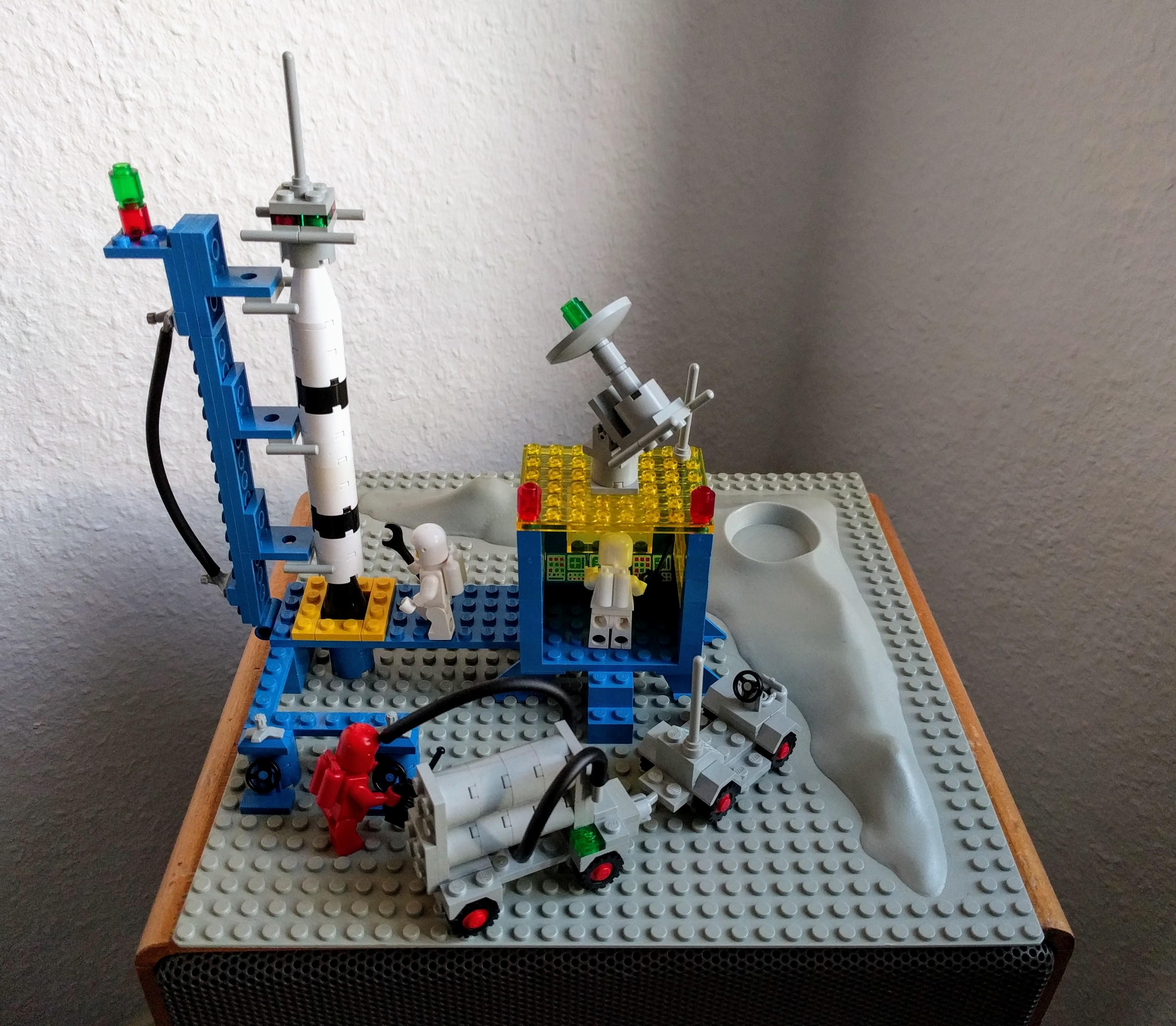 Classic Space 920 - Alpha One Rocket Base from 1979. : r/lego