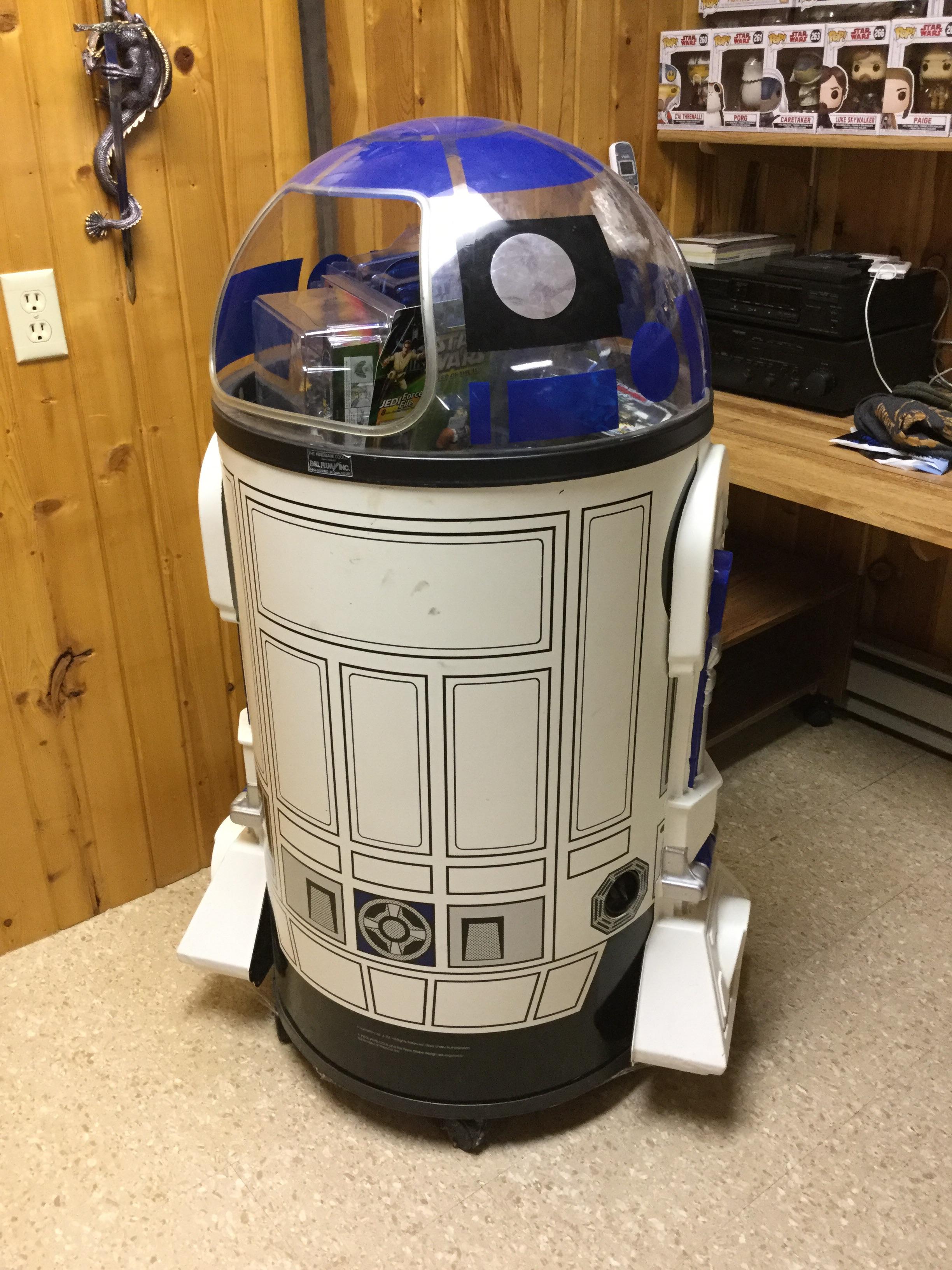 R2-D2のドリンククーラー。これ持ってる人、どれくらいいる