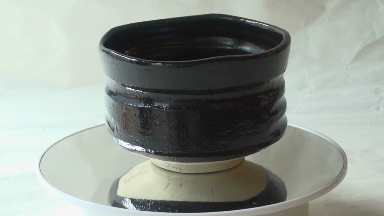 美濃焼 佐藤重造 作 松に月 黒織部 抹茶碗 回してみました - YouTube
