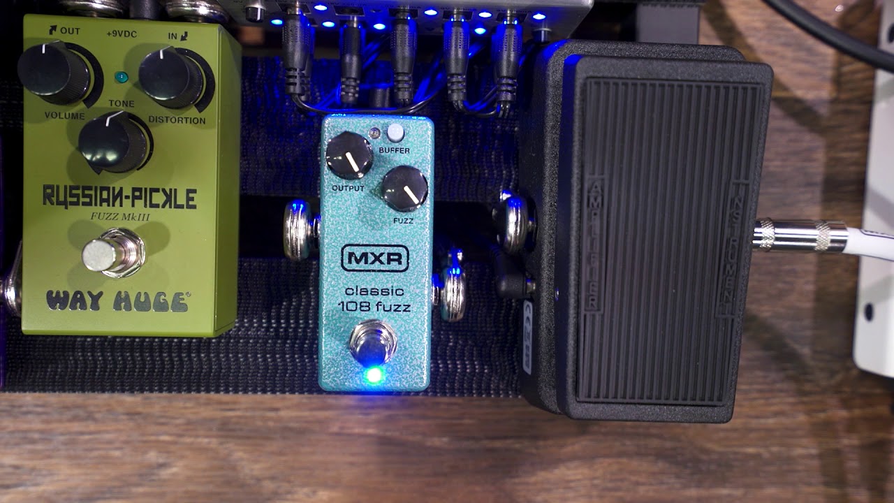 MXR Classic 108 Fuzz Mini - YouTube