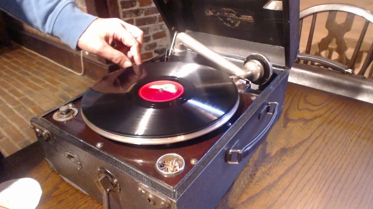 Demonstration of Columbia Viva Tonal Grafonola Model 112 from